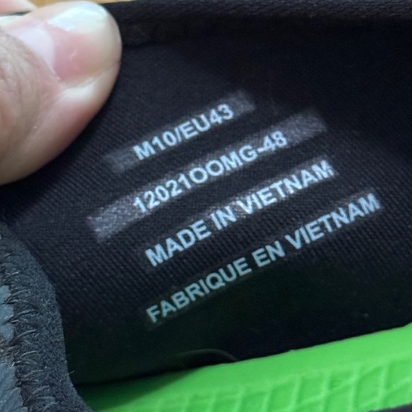 OOFOS OOmg Men's 10 eeZee Black Check Slip On Sneakers - Picture 7 of 9